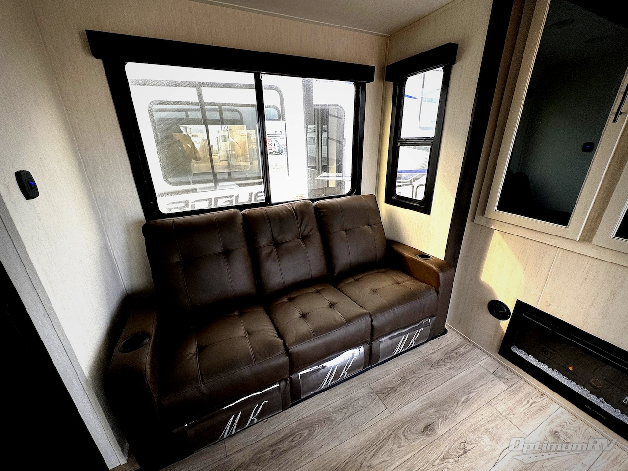 2026 Forest River Cherokee Rogue Armored 4015 Photo 5