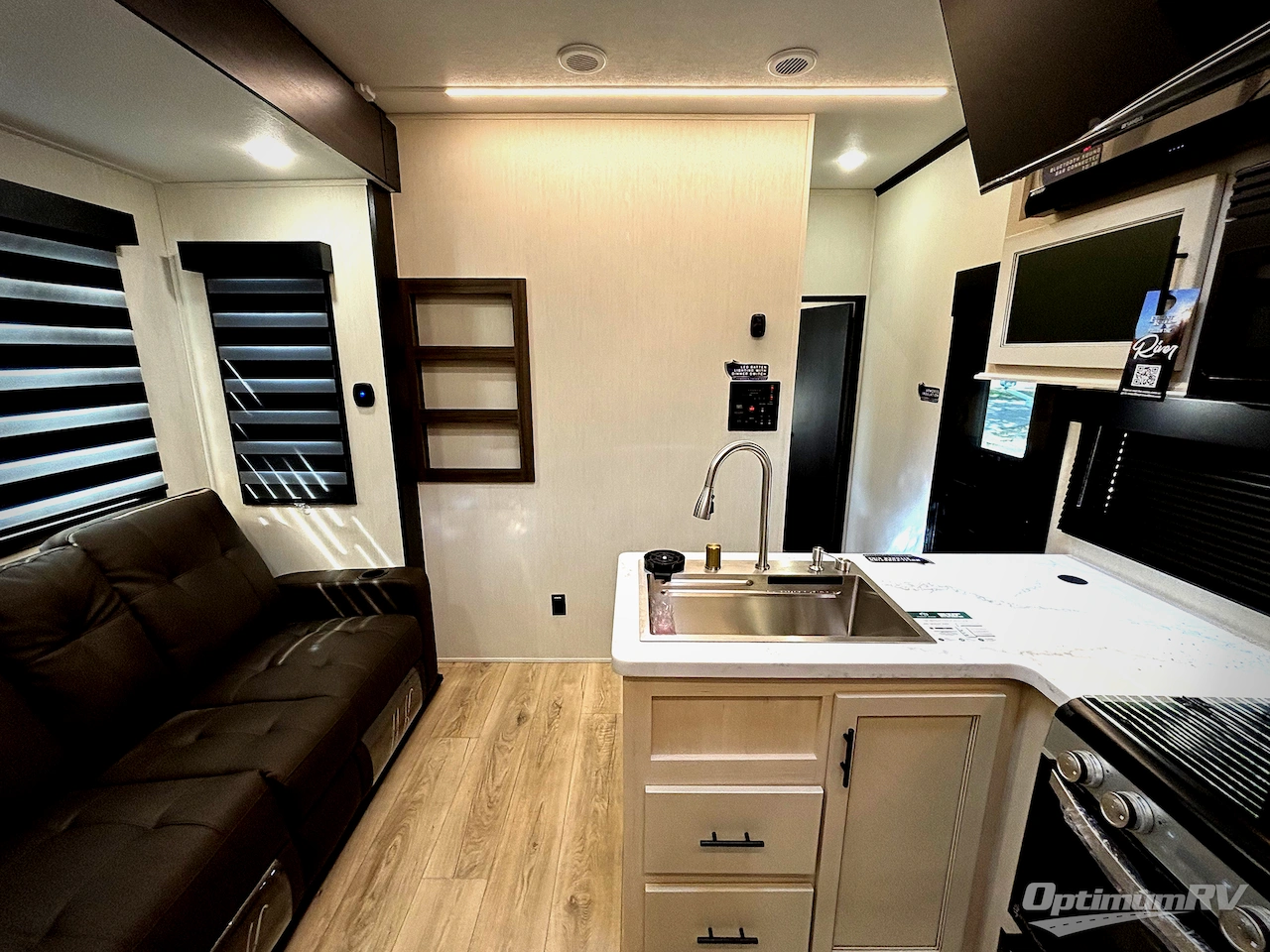 2026 Forest River Cherokee Rogue Armored 32L132 Photo 5