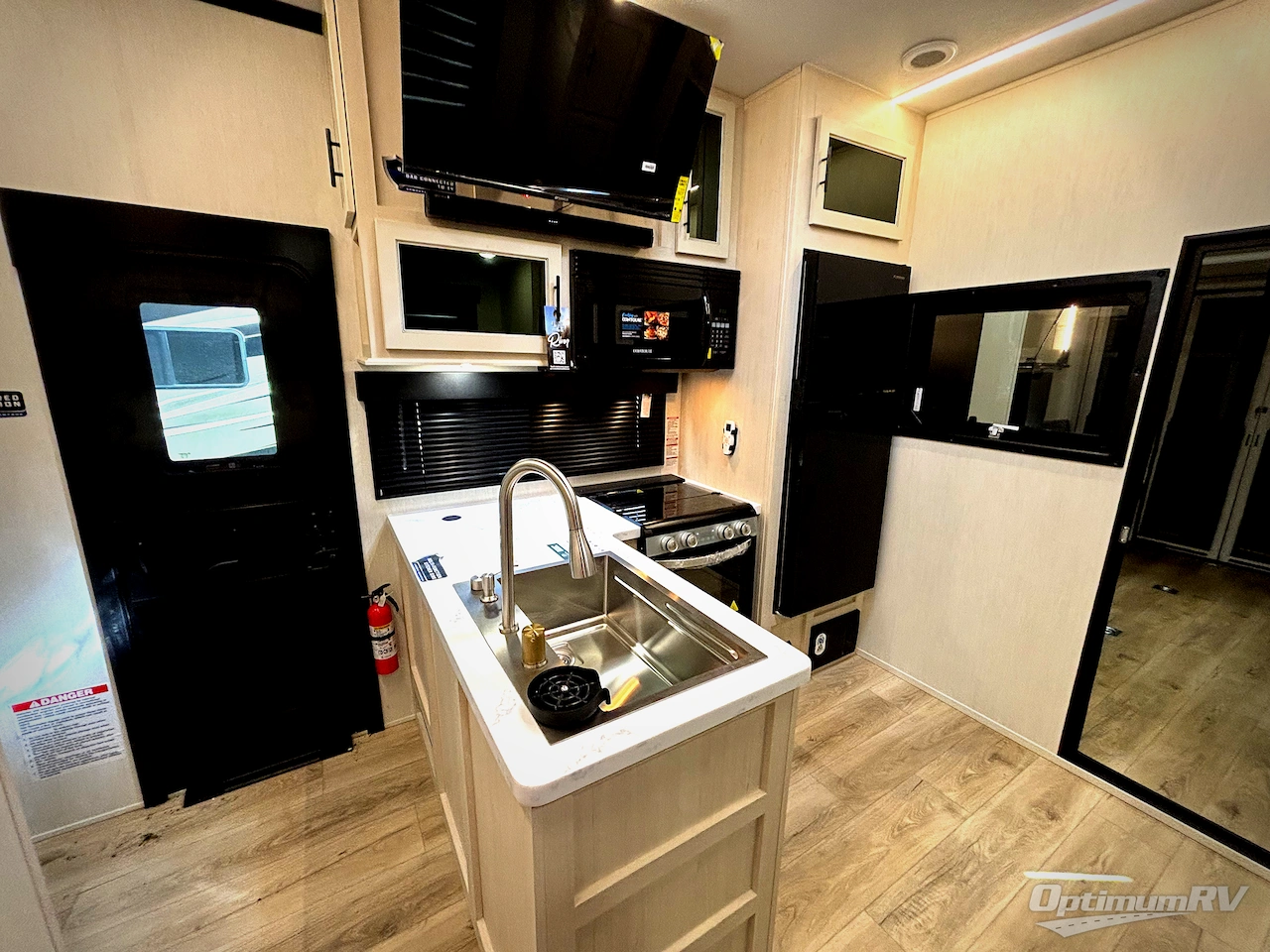 2026 Forest River Cherokee Rogue Armored 32L132 Photo 14