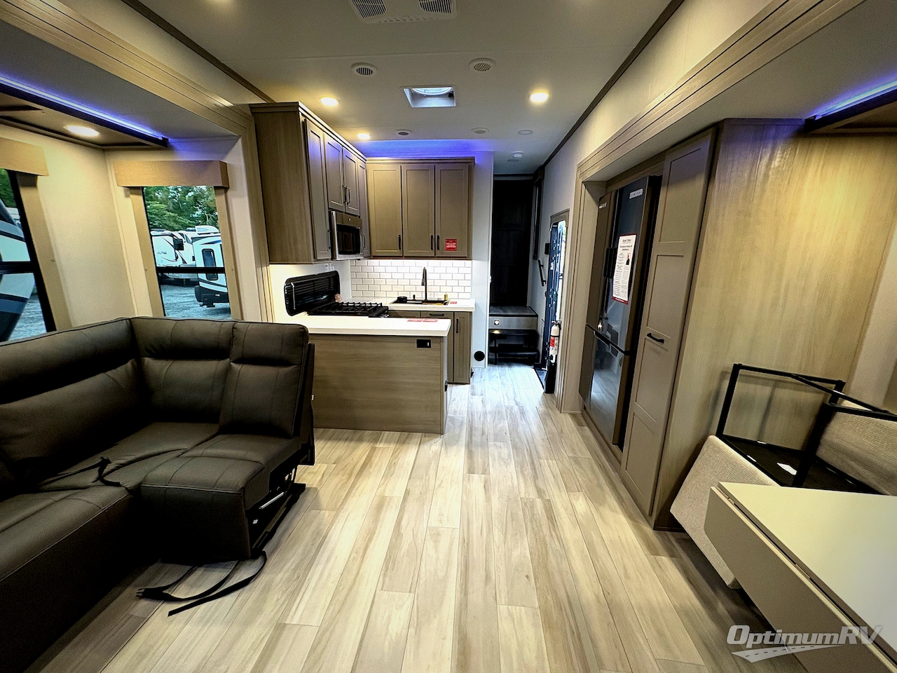 2025 Grand Design Momentum M-Class 414M Photo 4