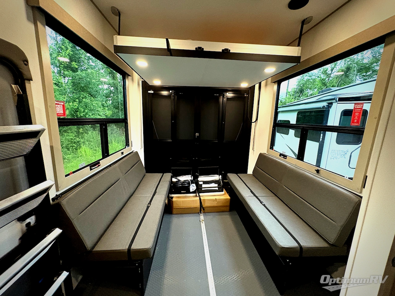 2025 Grand Design Momentum M-Class 414M Photo 12