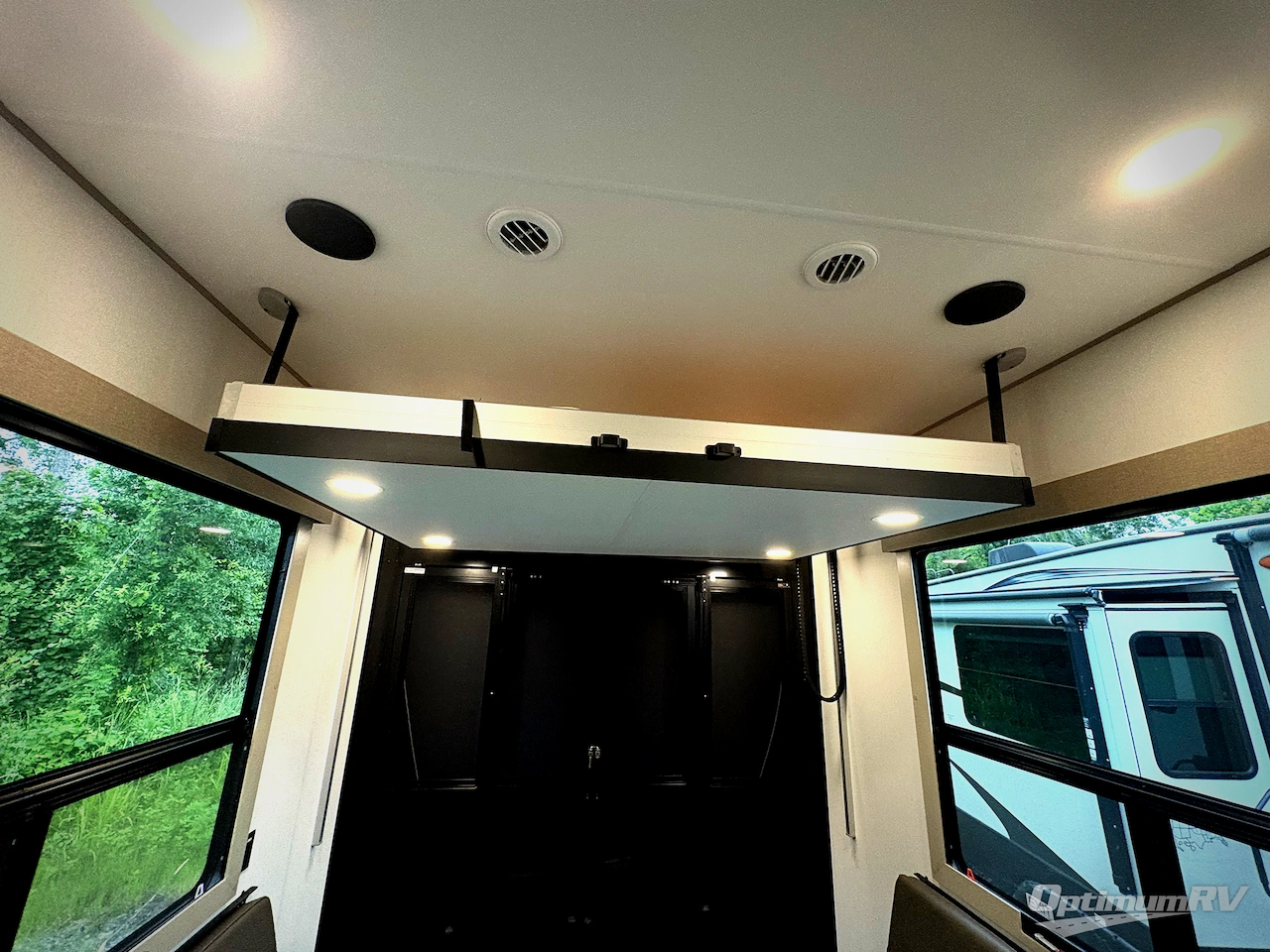 2025 Grand Design Momentum M-Class 414M Photo 13