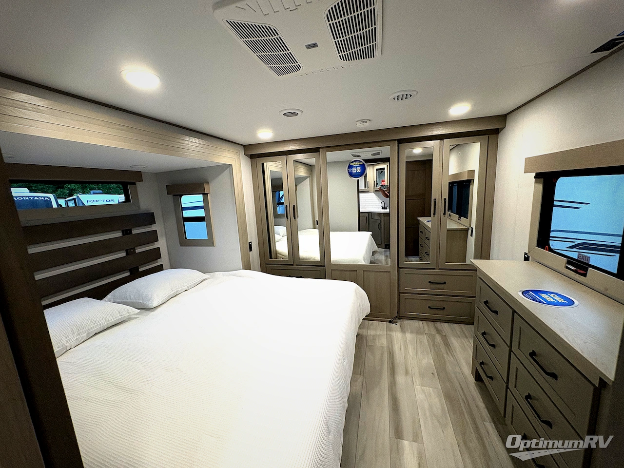 2025 Grand Design Momentum M-Class 414M Photo 21