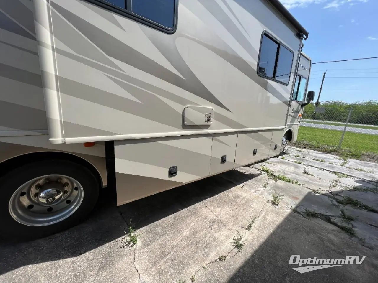 2008 Fleetwood Bounder 38P Photo 6