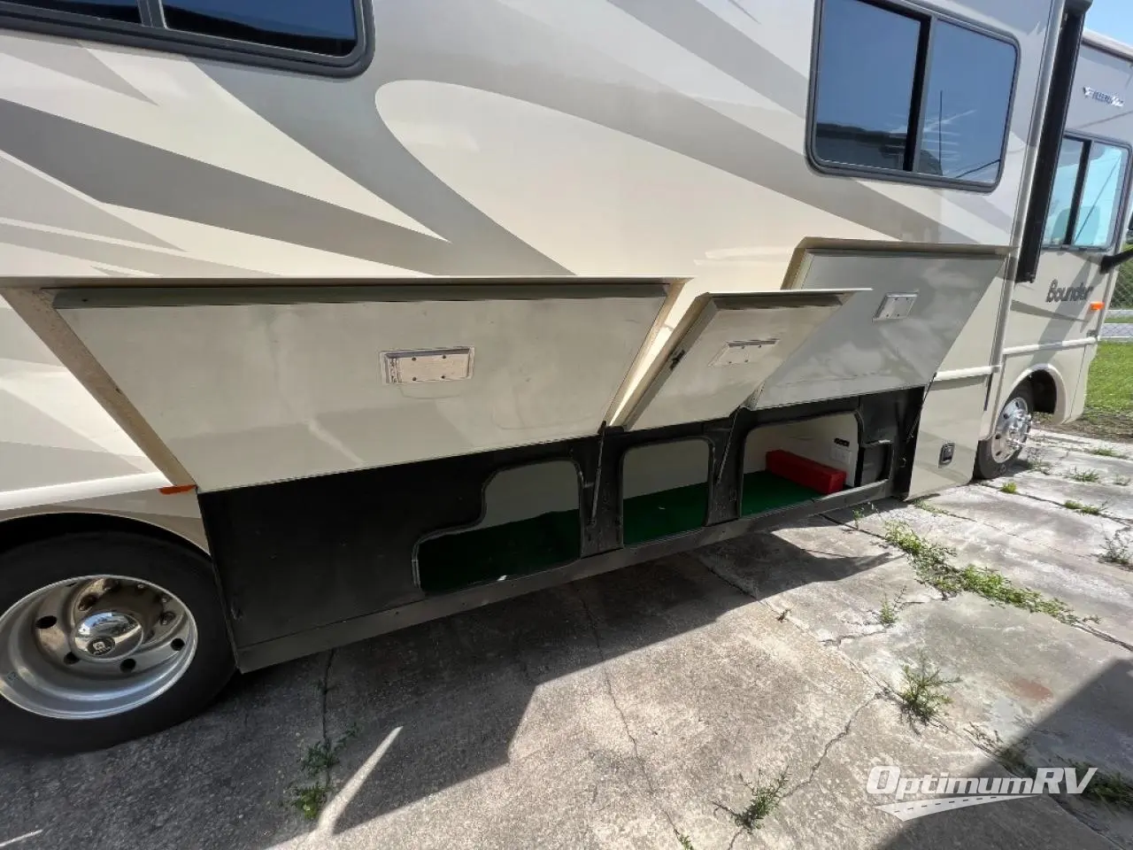 2008 Fleetwood Bounder 38P Photo 7