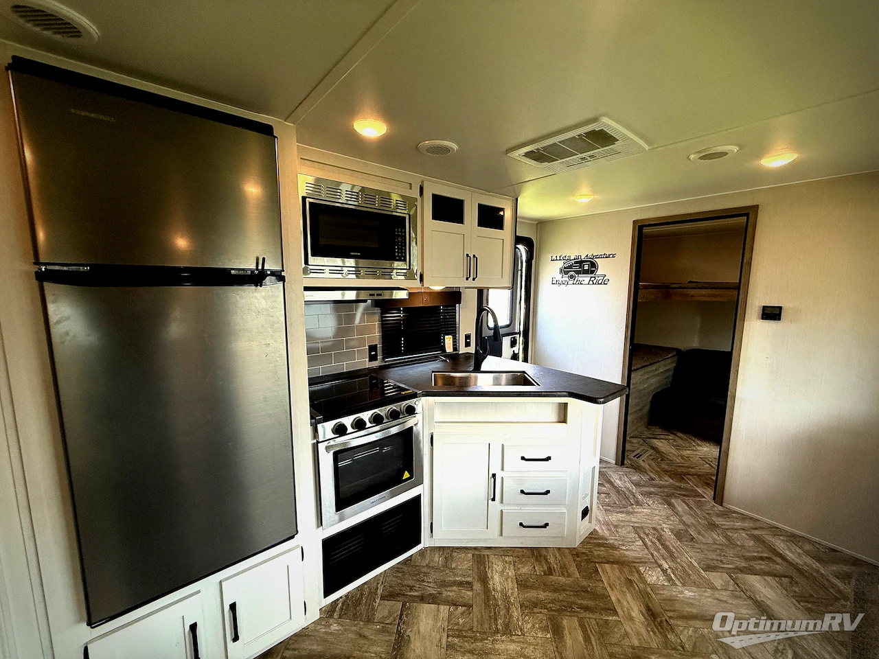 2023 Palomino Puma 28BHSS Photo 9
