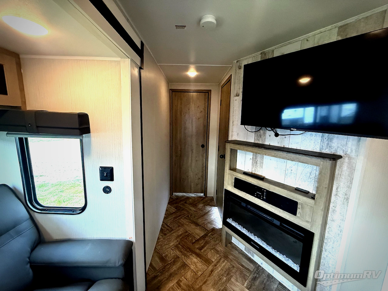 2023 Palomino Puma 28BHSS Photo 14