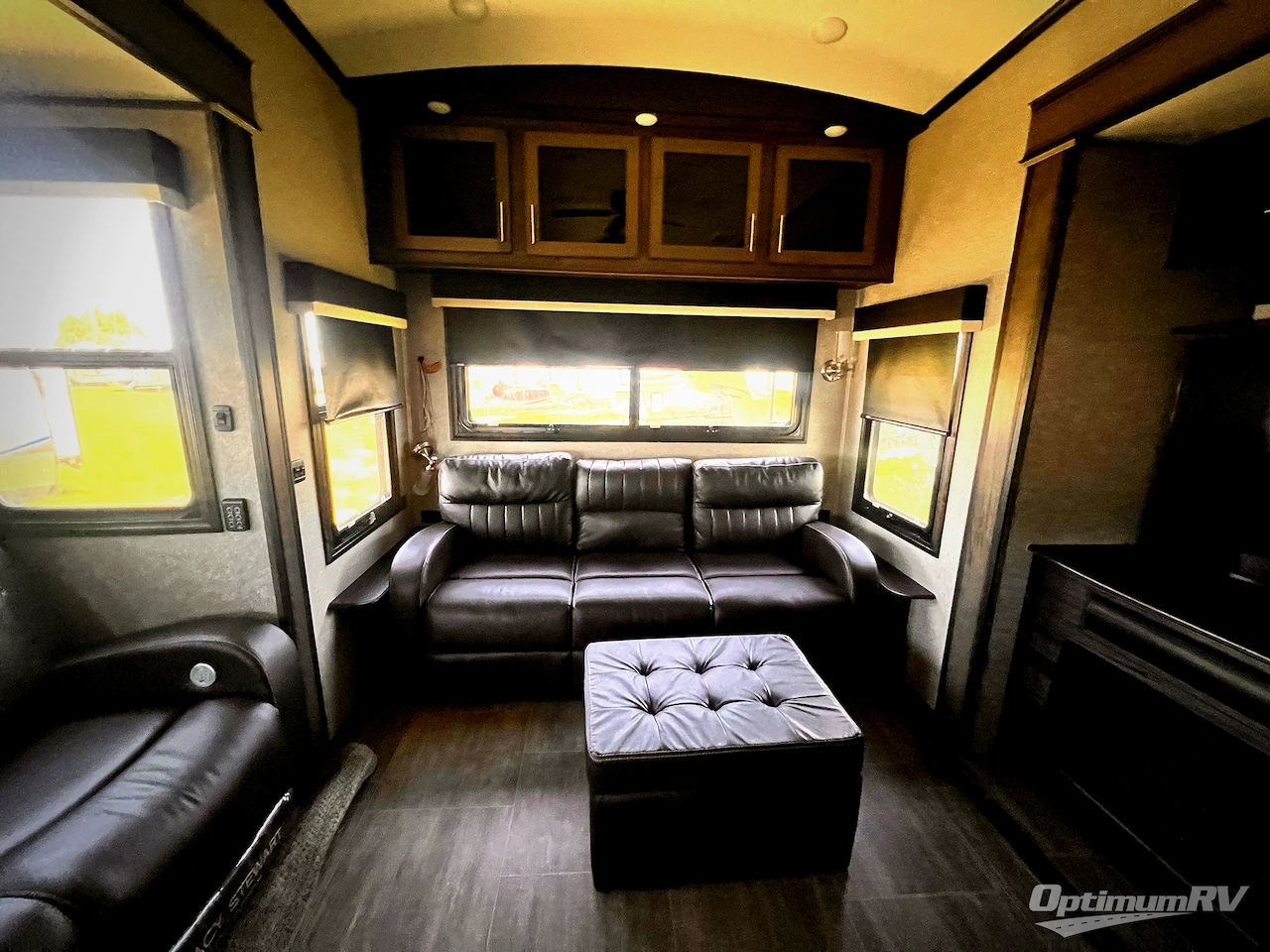 2020 Jayco North Point 377RLBH Photo 8