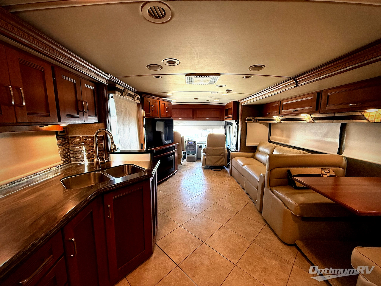 2016 Winnebago Forza 36G Photo 3
