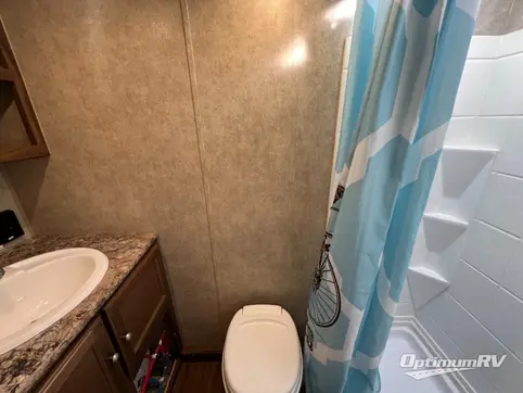 2016 Coachmen Clipper Ultra-Lite 17FQ RV Photo 3