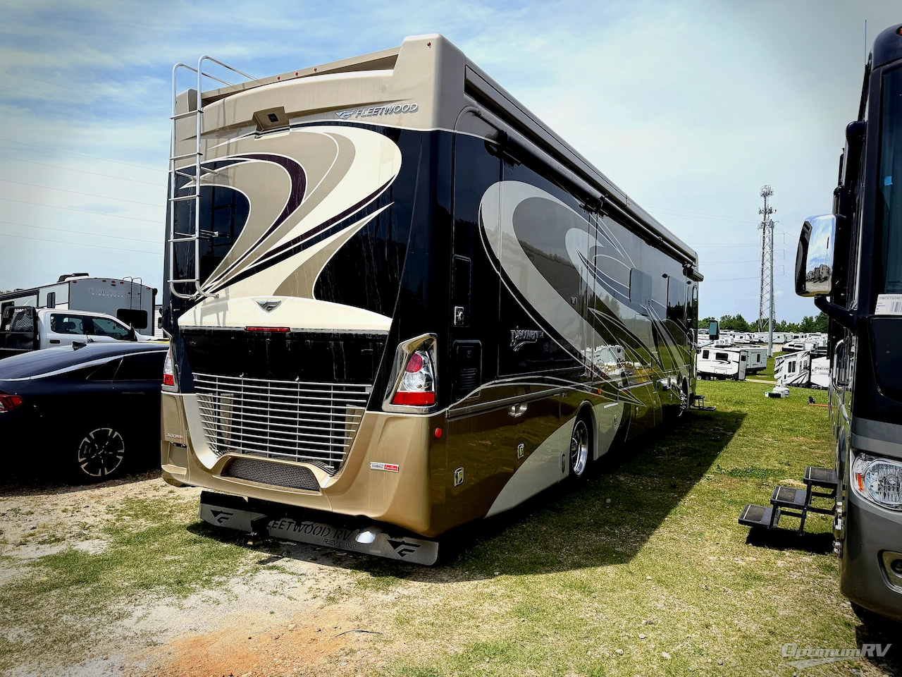 2018 Fleetwood Discovery 39F Photo 2