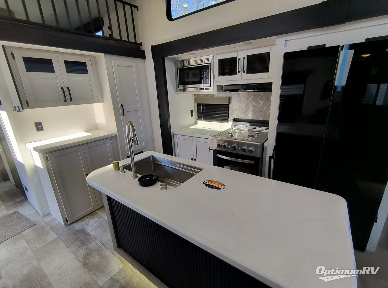 2025 Palomino Puma Destination 402LFT Photo 6
