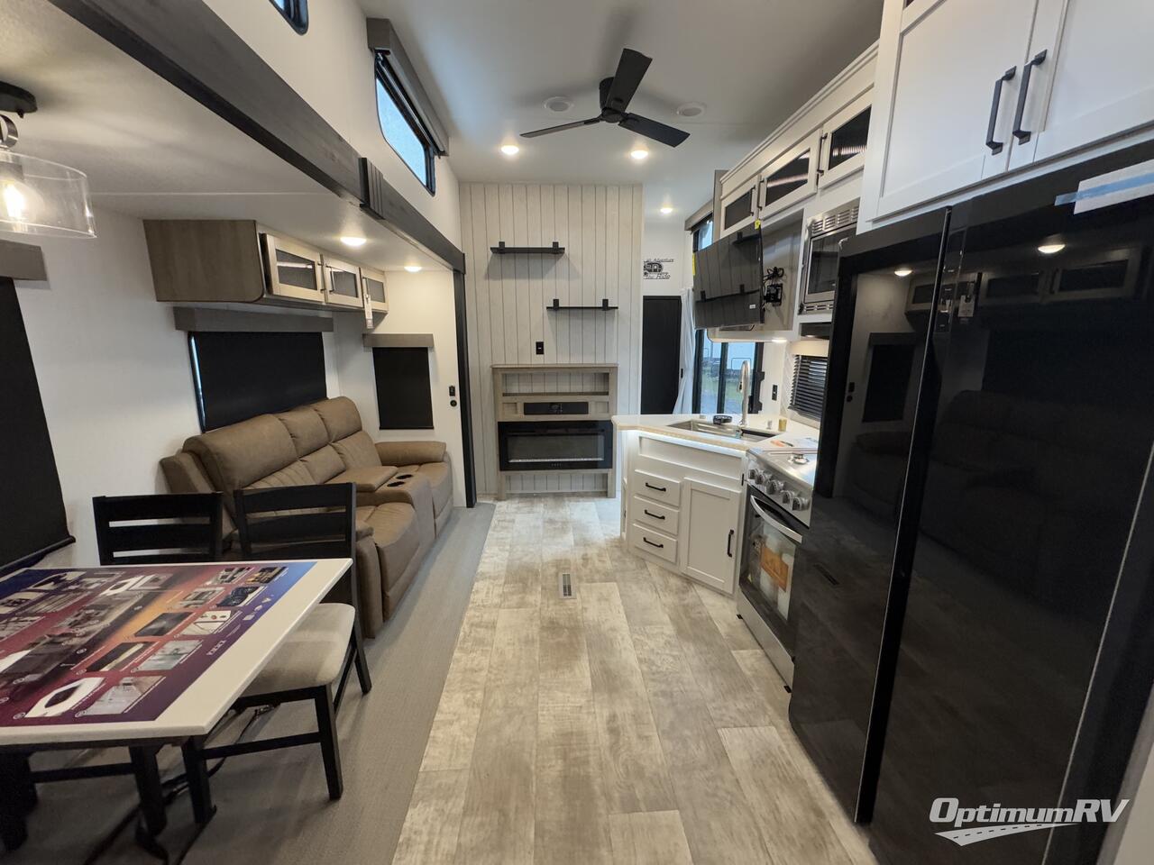 2025 Palomino Puma Destination 429LFT Photo 5