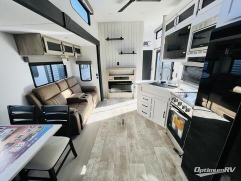 2025 Palomino Puma Destination 429LFT RV Photo 2