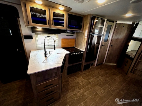 2021 Forest River Cherokee Alpha Wolf 26DBHL RV Photo 3