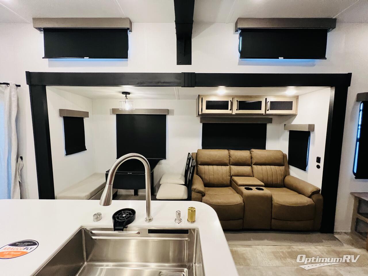 2025 Palomino Puma Destination 401RLFT Photo 8