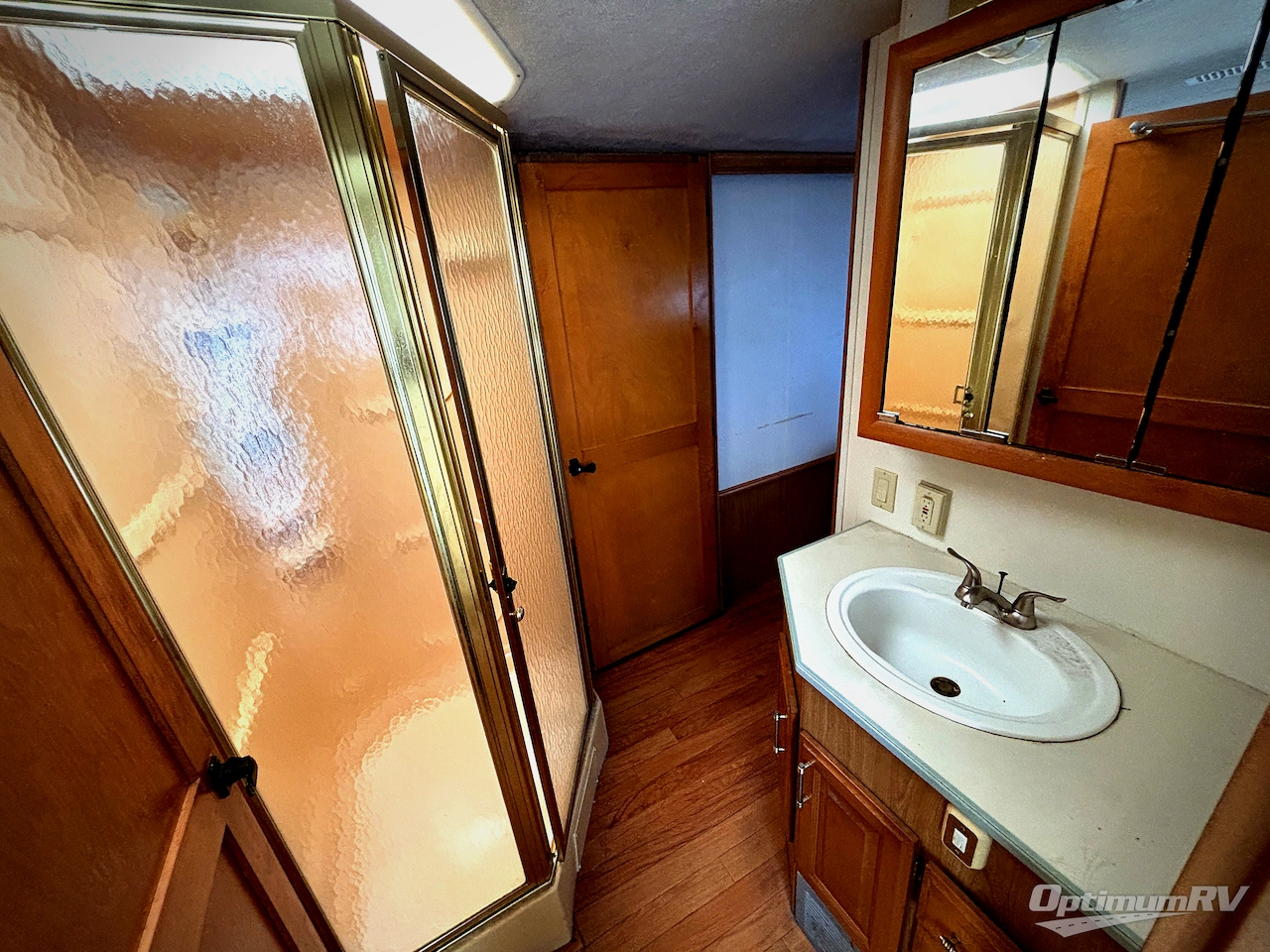 1998 Fleetwood Discovery 36 Photo 7