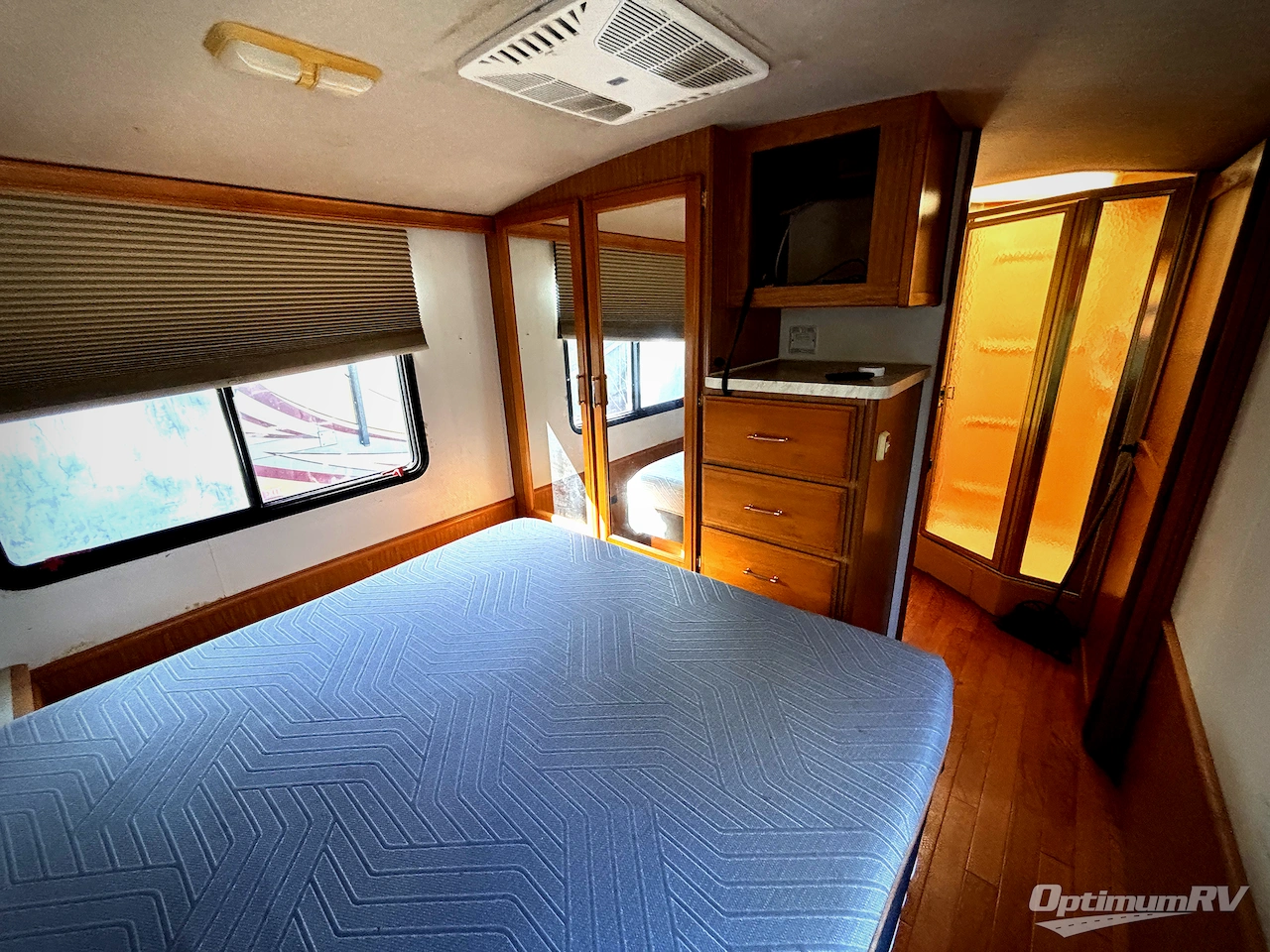 1998 Fleetwood Discovery 36 Photo 10