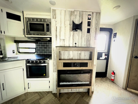 2022 Palomino Puma 25BHFQ RV Photo 2