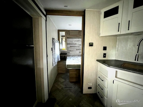 2022 Palomino Puma 25BHFQ RV Photo 4