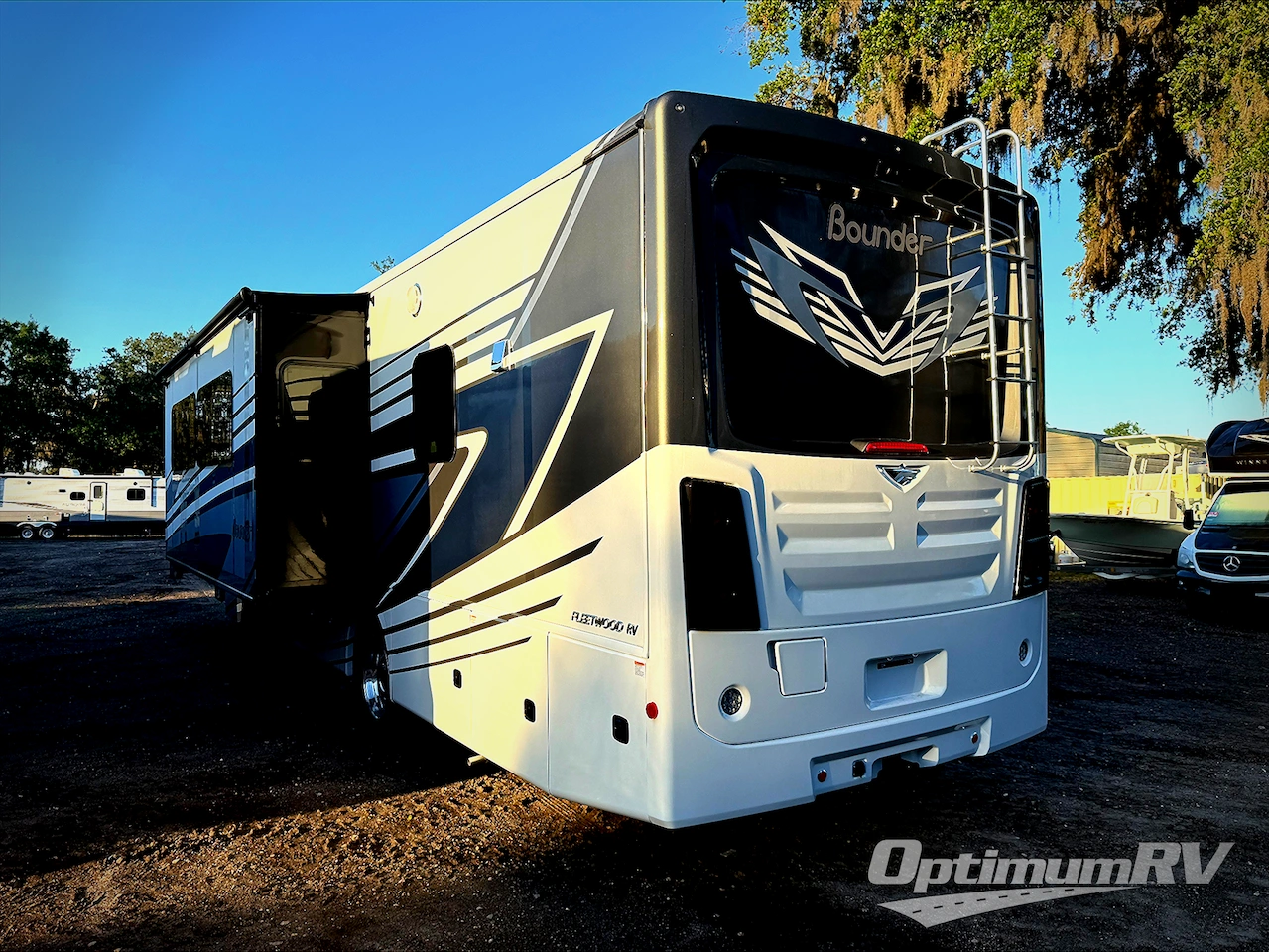2025 Fleetwood Bounder 36F Photo 2