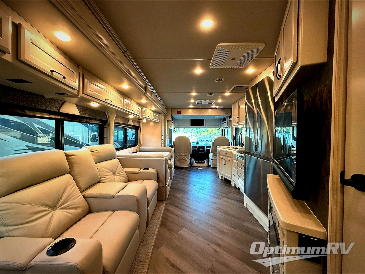 2025 Fleetwood Bounder 36F Photo 5