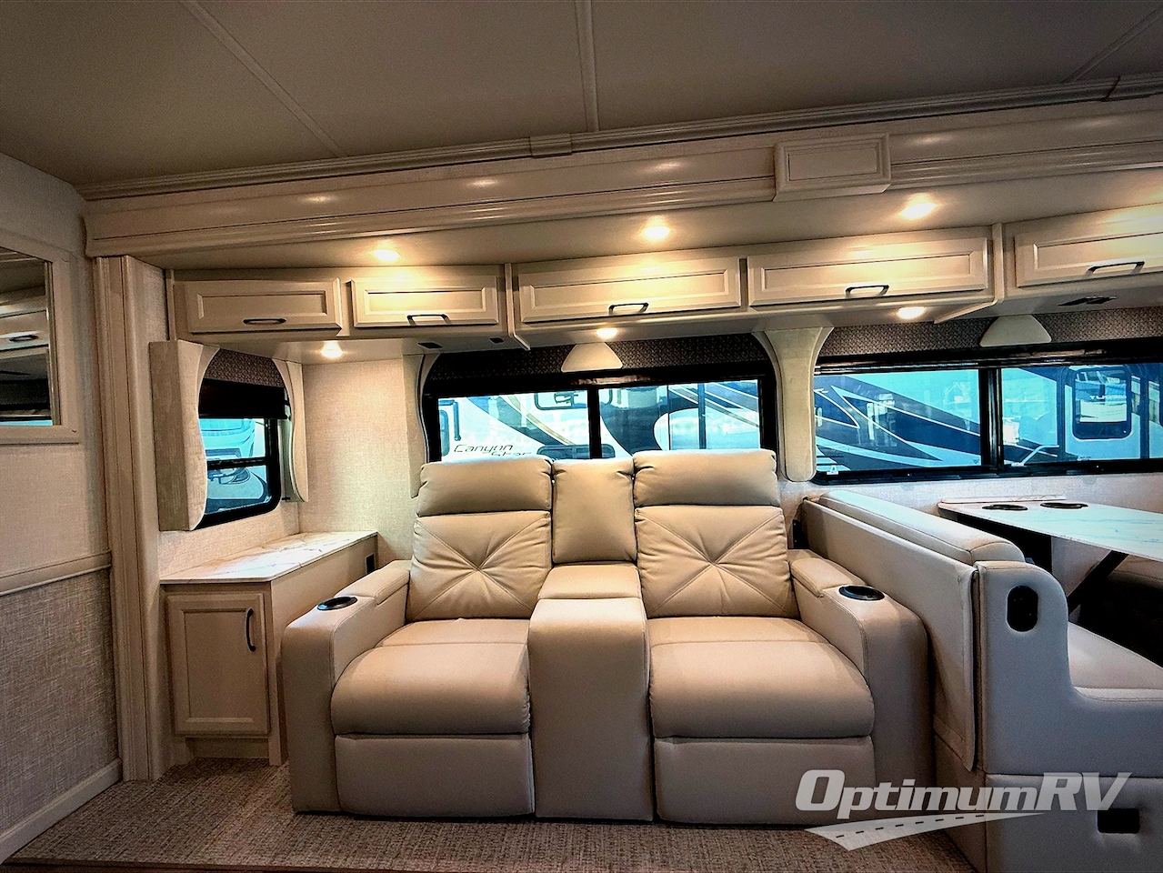 2025 Fleetwood Bounder 36F Photo 6