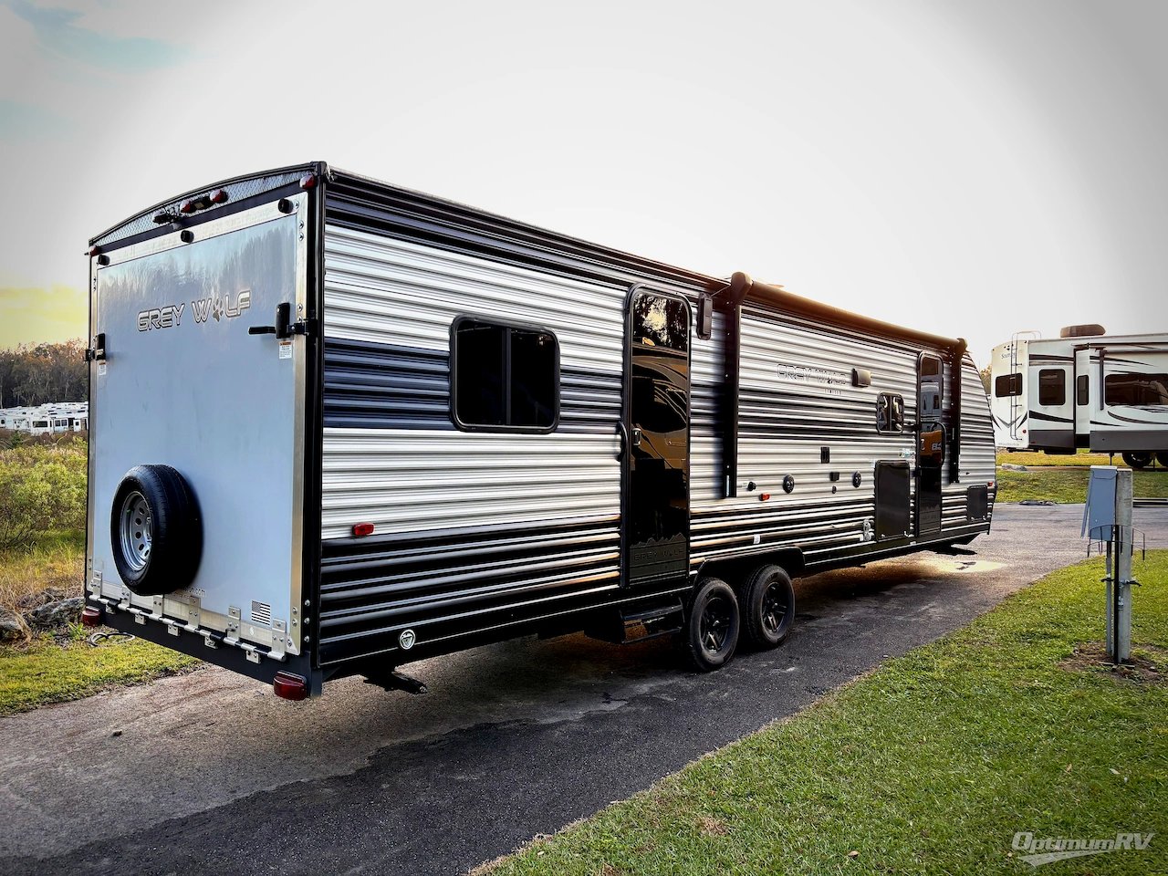 2022 Forest River Cherokee Grey Wolf 27RR Photo 4