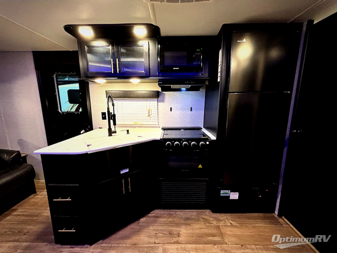 2022 Forest River Cherokee Grey Wolf 27RR Photo 7