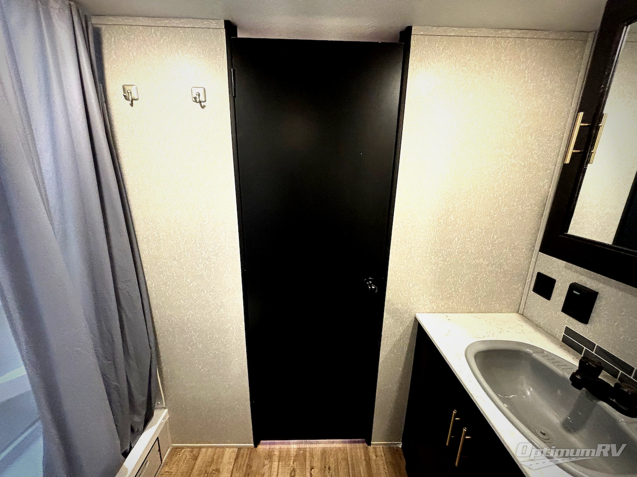 2022 Forest River Cherokee Grey Wolf 27RR Photo 12