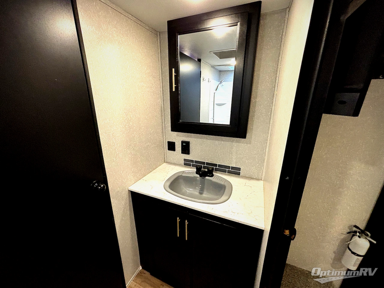 2022 Forest River Cherokee Grey Wolf 27RR Photo 14