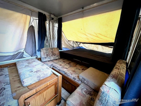1998 Starcraft Starcraft SPACEMASTER RV Photo 4