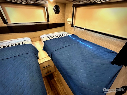 2021 Thor Vegas 24.1 RV Photo 4