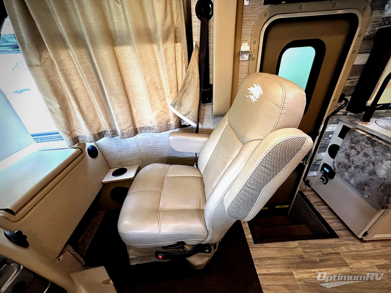 2021 Thor Vegas 24.1 Photo 9