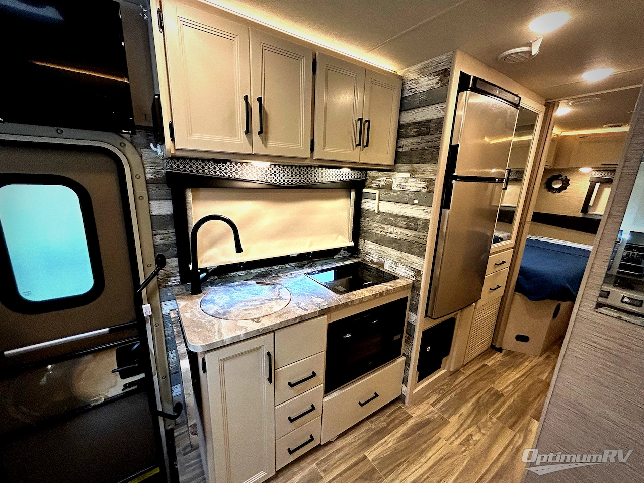 2021 Thor Vegas 24.1 Photo 11