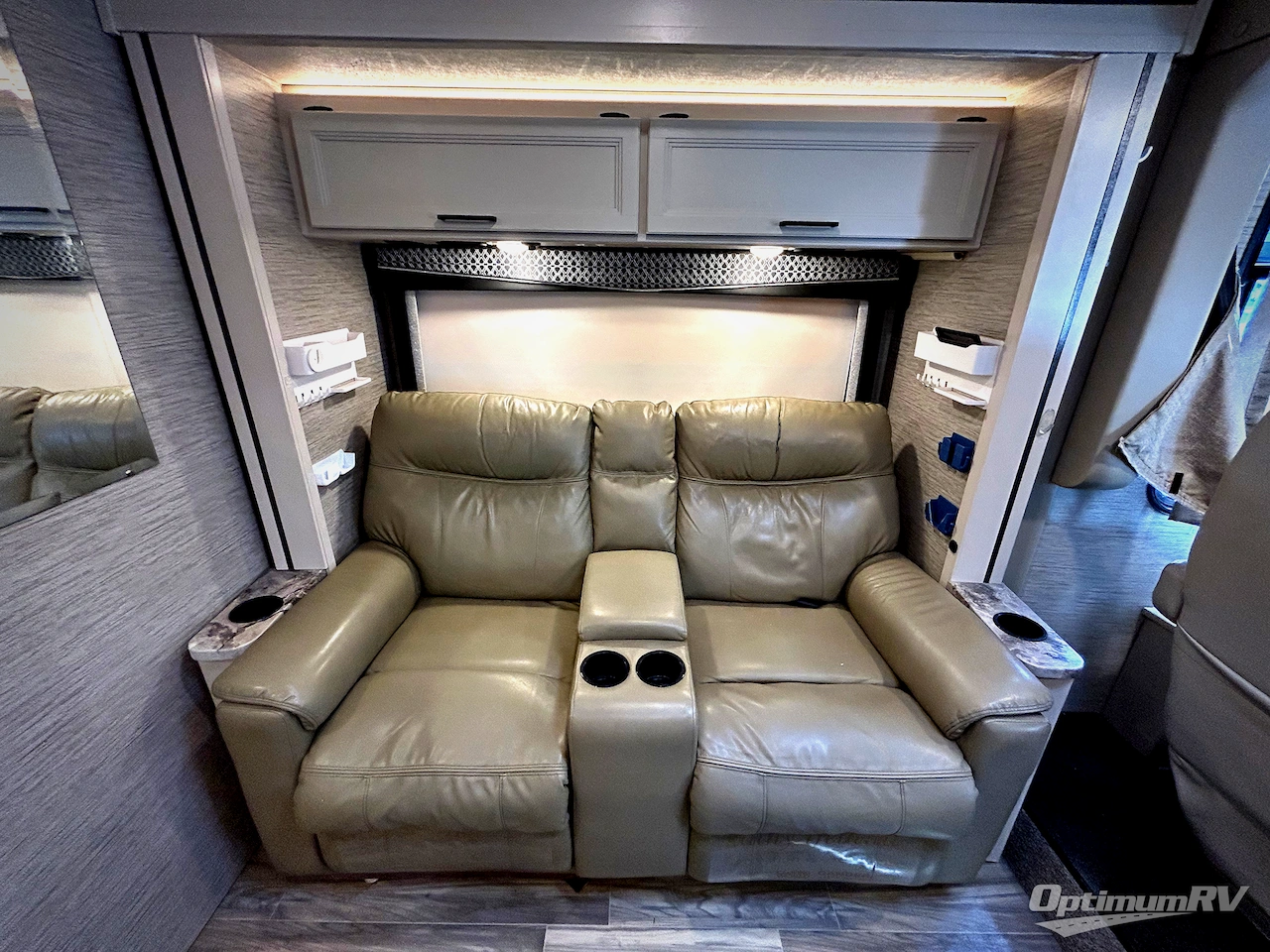 2021 Thor Vegas 24.1 Photo 12