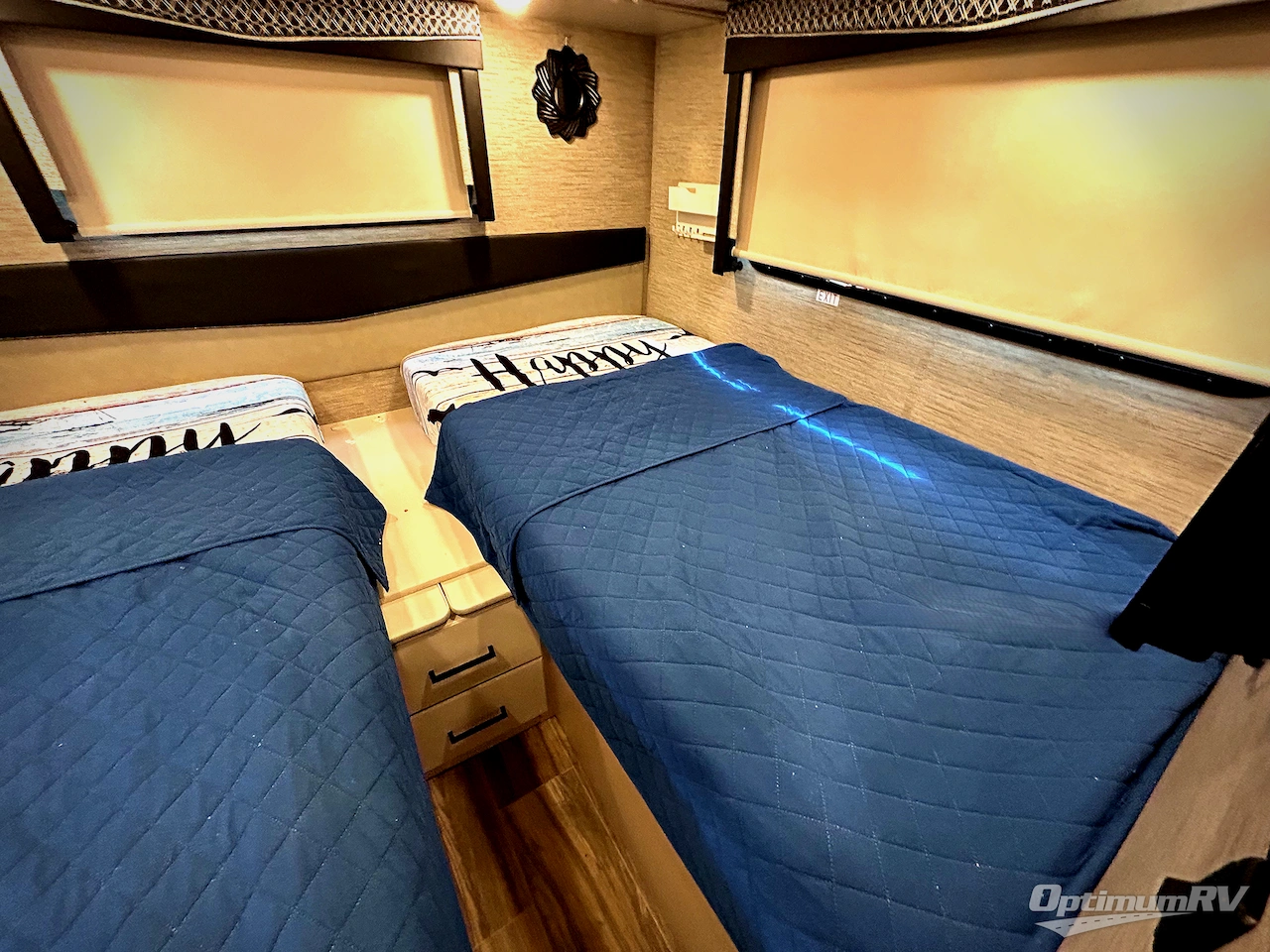 2021 Thor Vegas 24.1 Photo 16