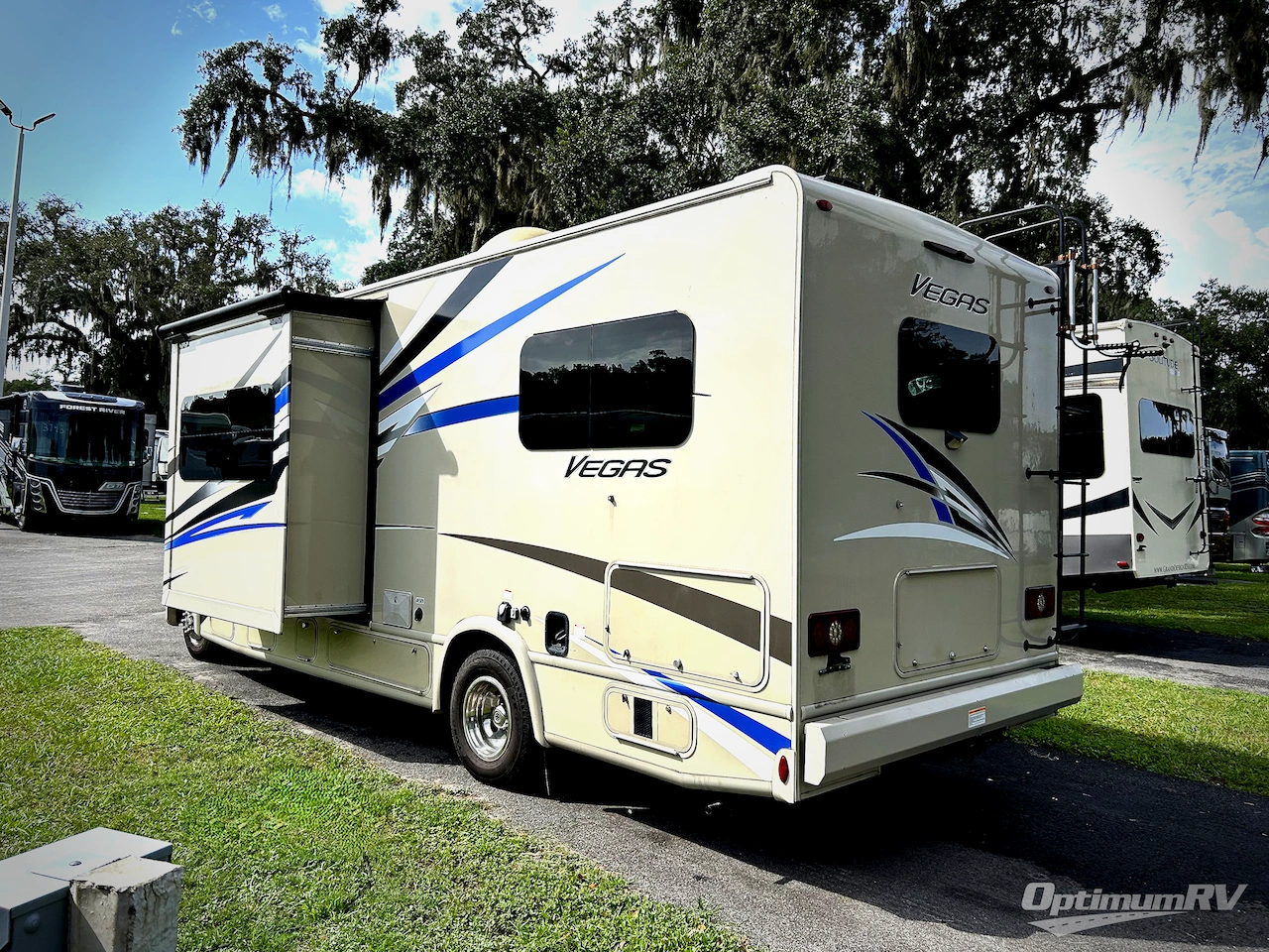 2021 Thor Vegas 24.1 Photo 3