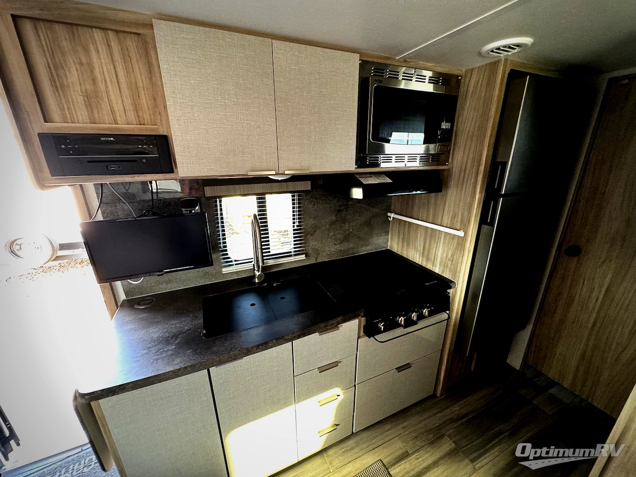 2021 Winnebago Towables Micro Minnie 2100BH Photo 5