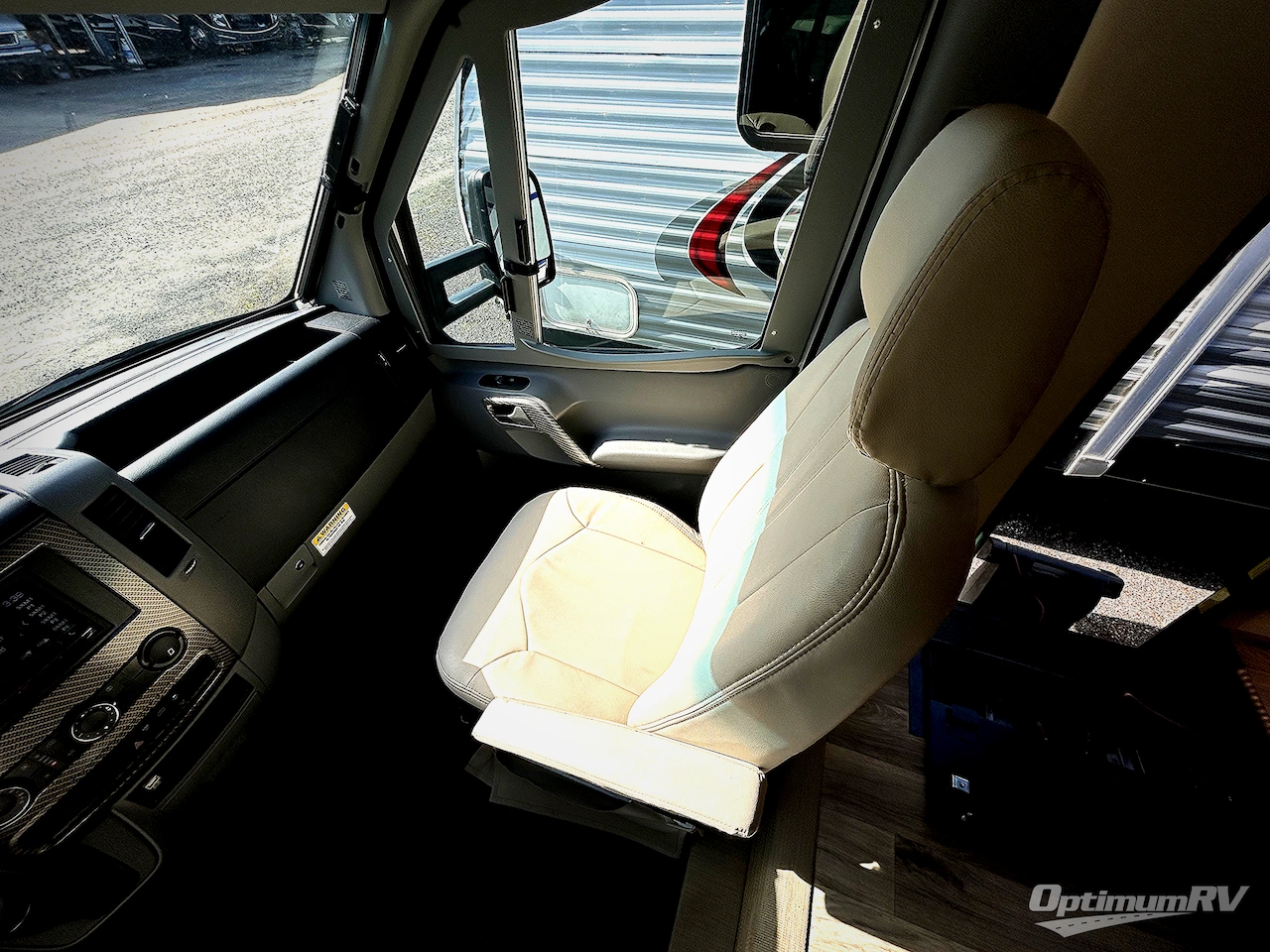 2019 Tiffin Wayfarer 24TW Photo 8