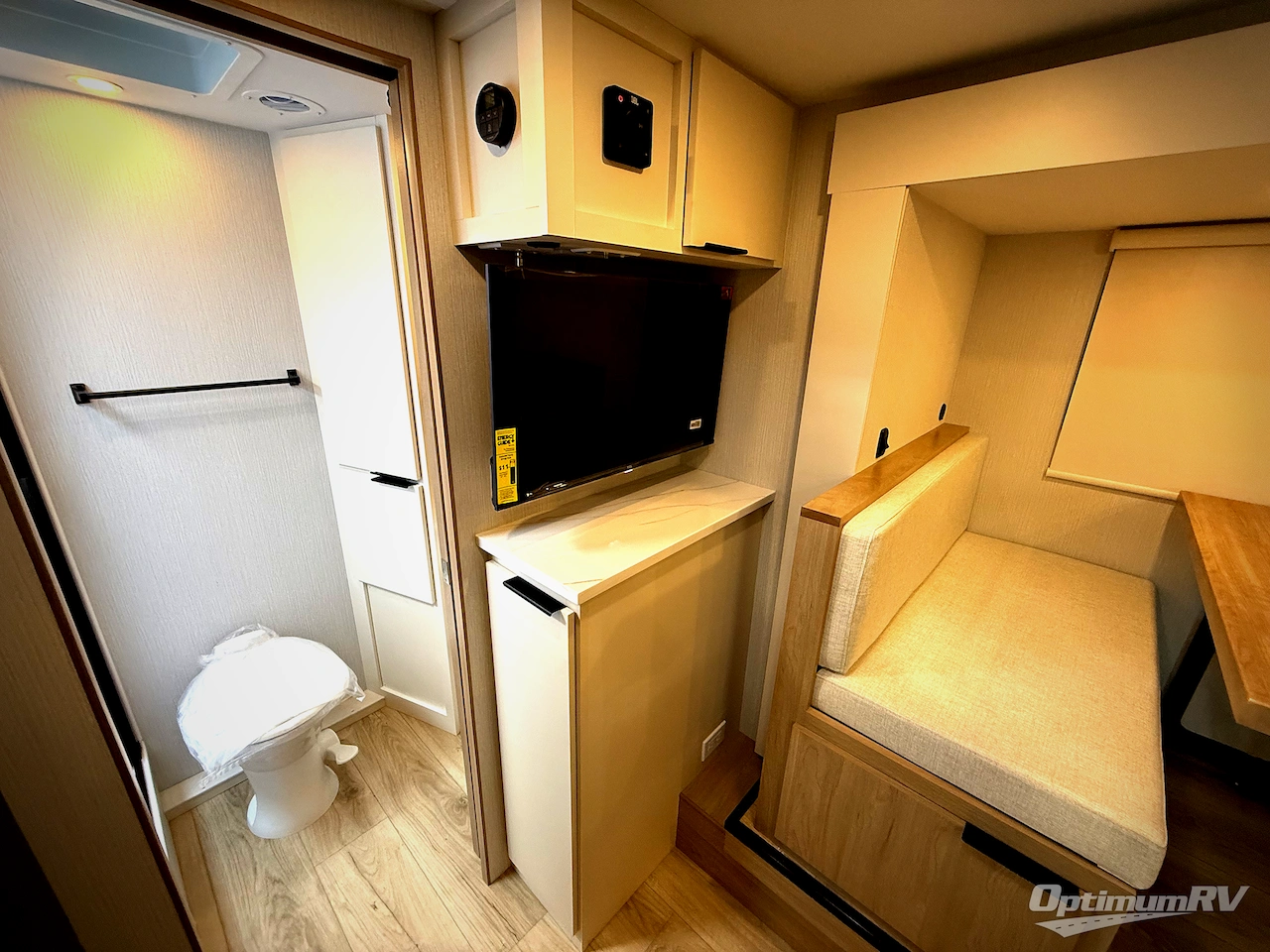 2026 Winnebago Micro Minnie 2108FBS Photo 12