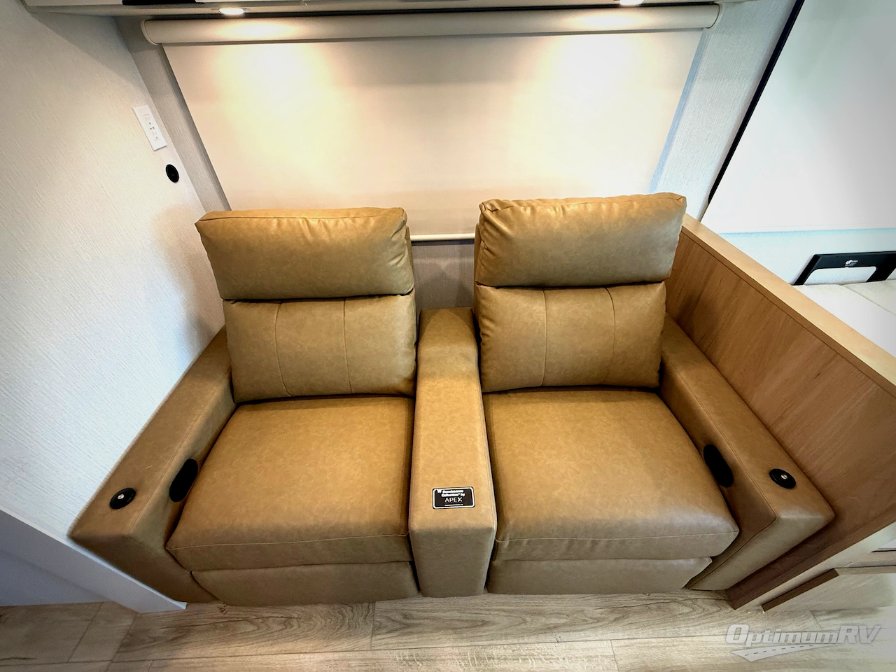2026 Winnebago Thrive 26FKD Photo 5