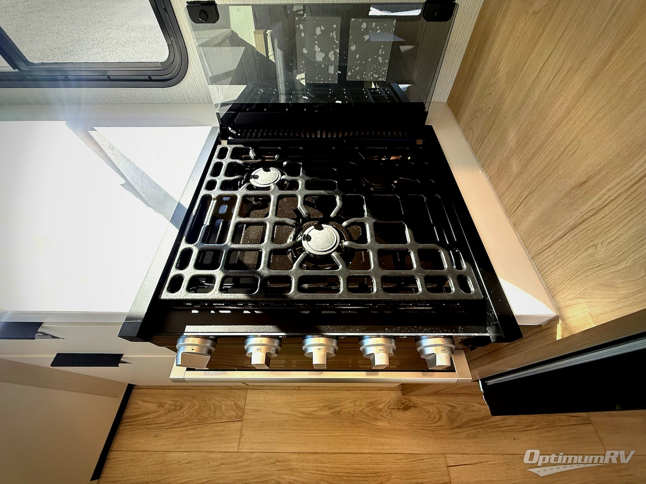 2026 Winnebago Thrive 26FKD Photo 11