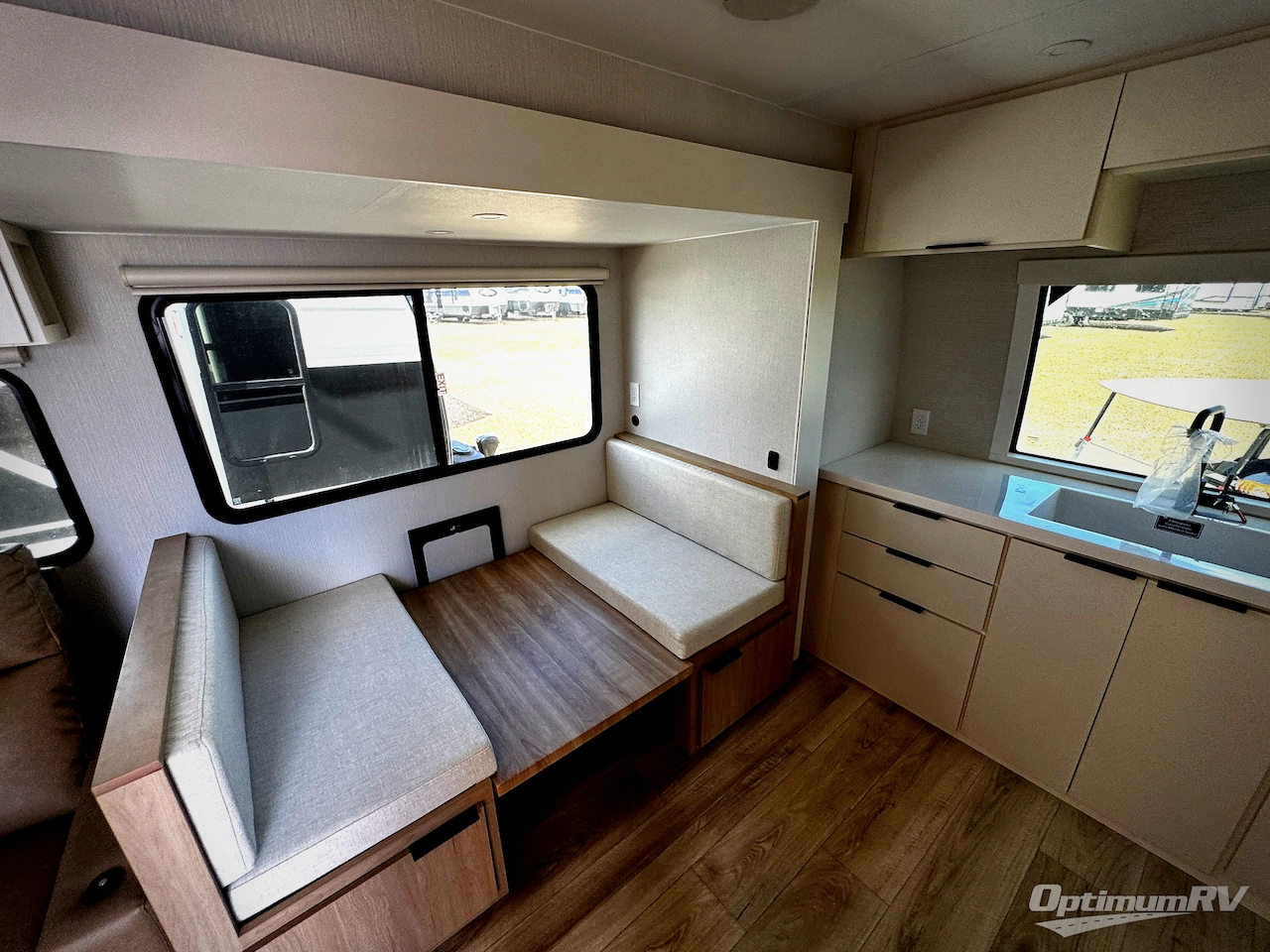 2026 Winnebago Thrive 26FKD Photo 6