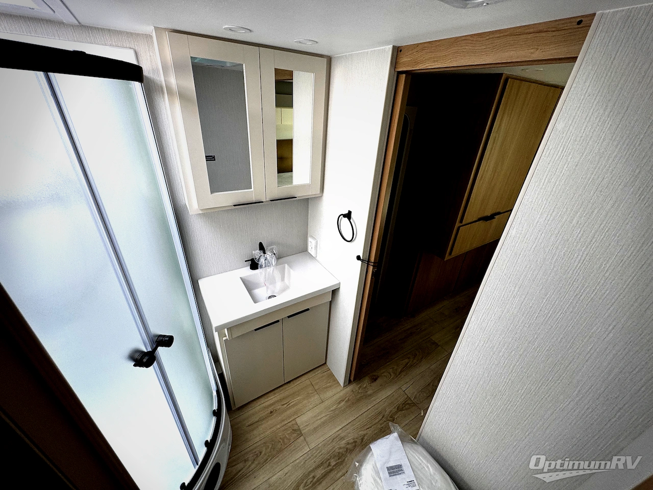 2026 Winnebago Thrive 26FKD Photo 10
