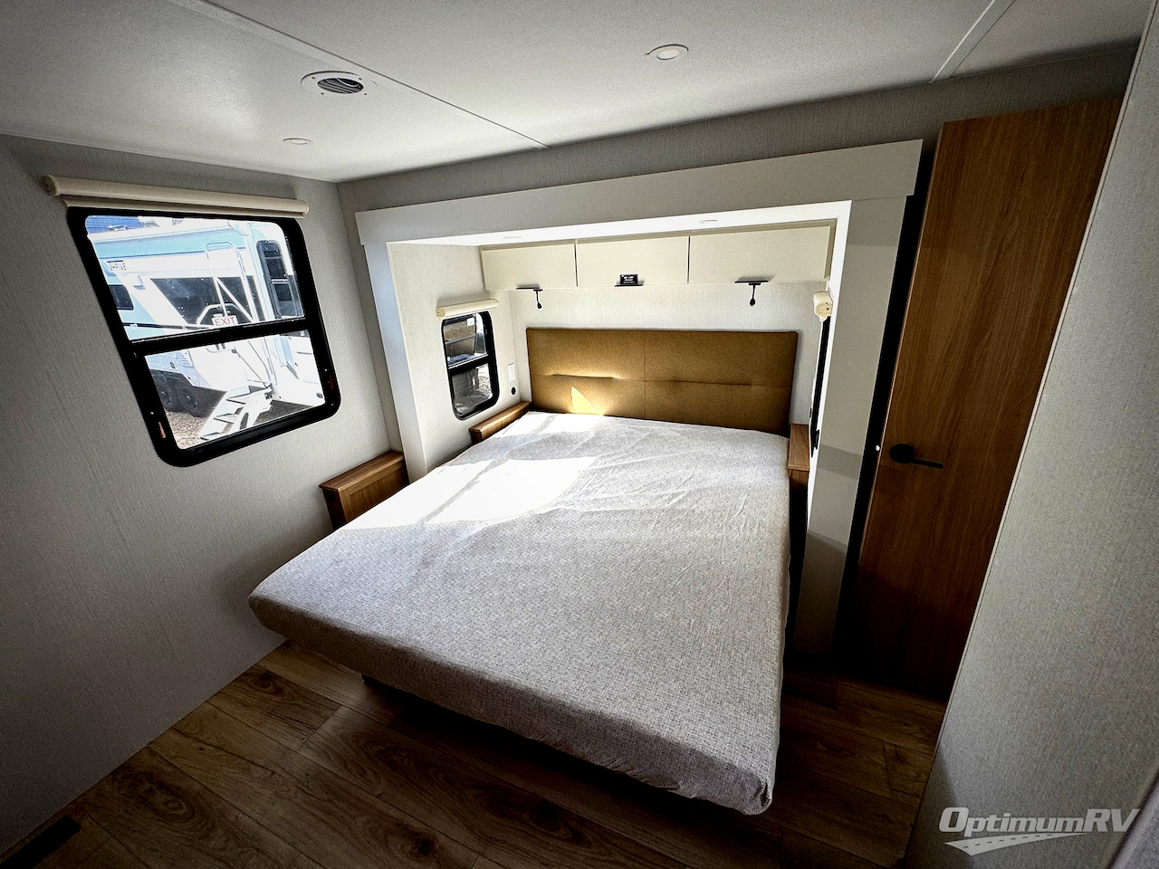 2026 Winnebago Thrive 26FKD Photo 12