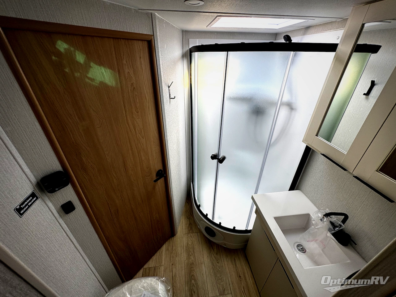 2026 Winnebago Thrive 26FKD Photo 14