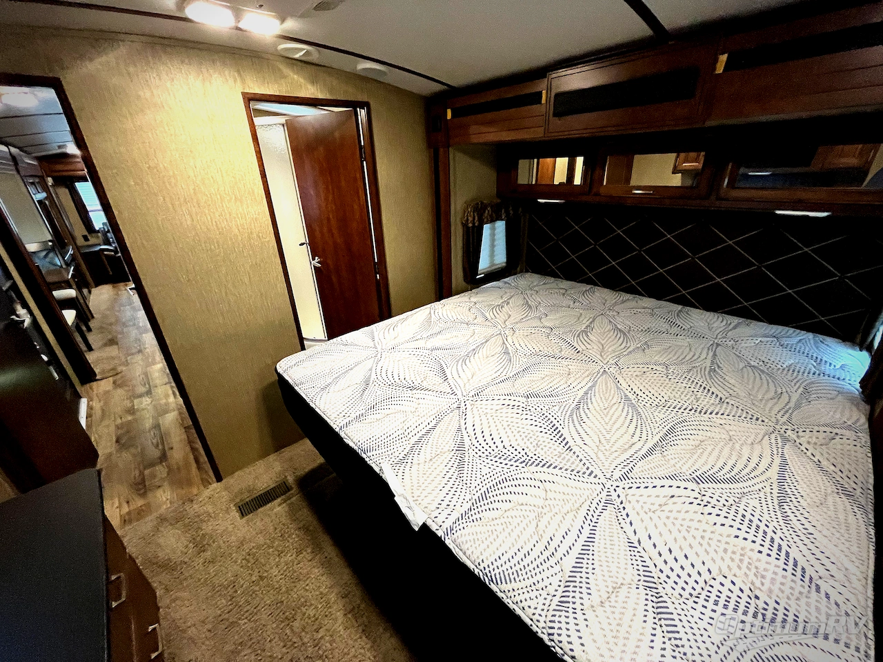 2018 Keystone Outback 330RL Photo 23