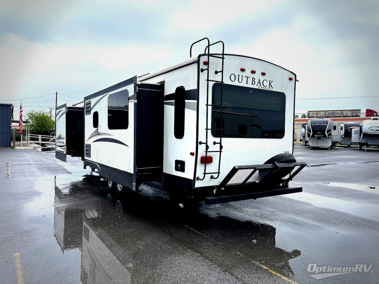 2018 Keystone Outback 330RL Photo 4