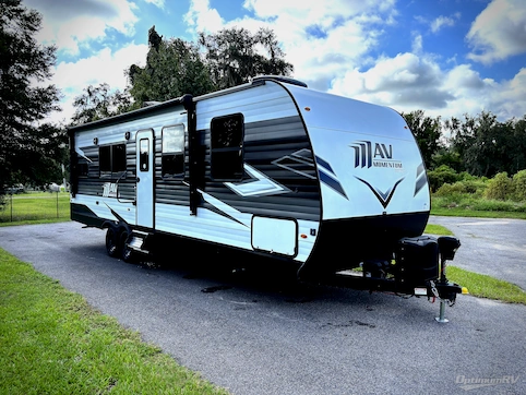 Used 2024 Grand Design Momentum MAV 27MAV Featured Photo